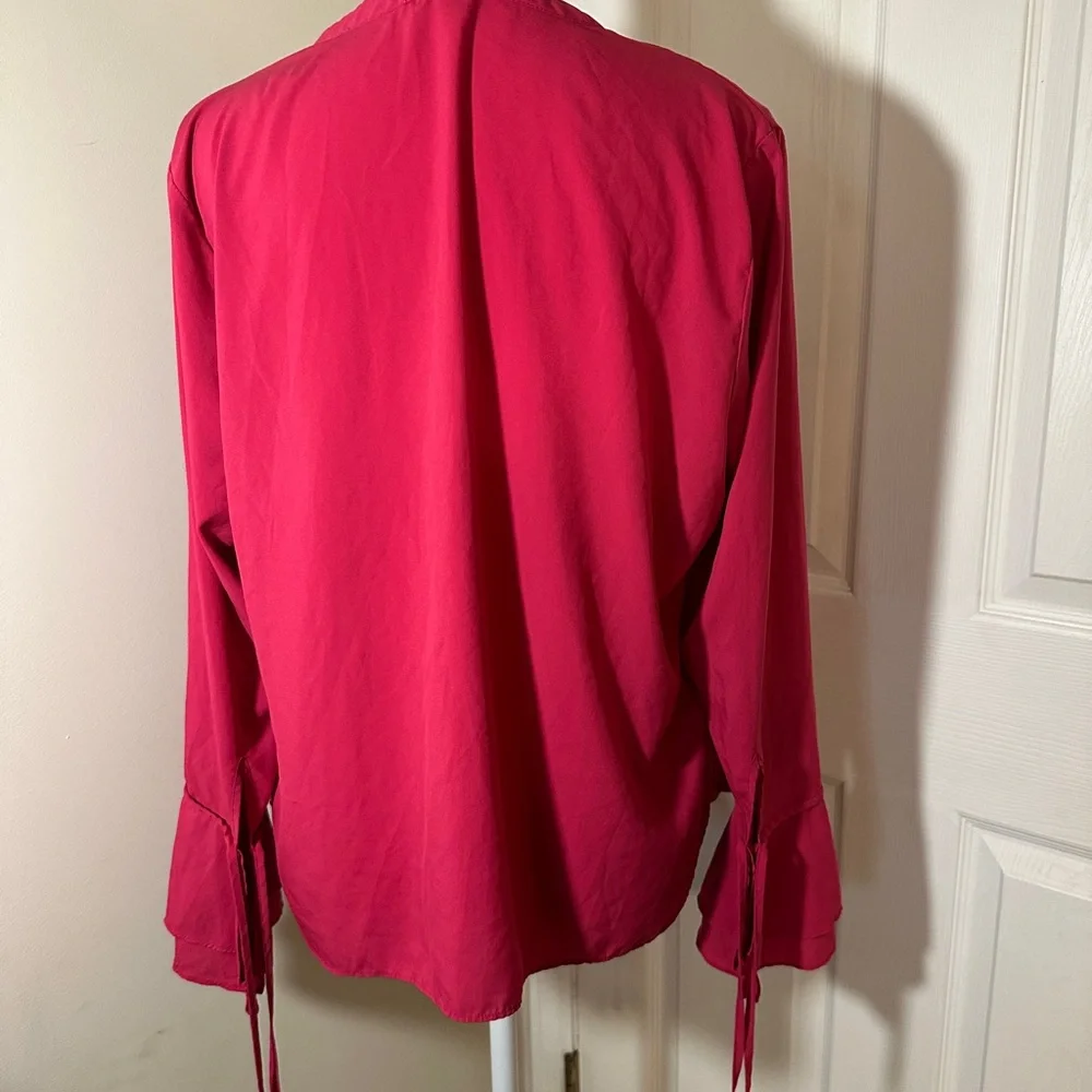 Calvin Klein PL blouse. - Picture 2 of 7